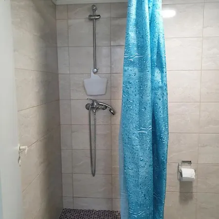 Freedom65 And Caravan Hostal