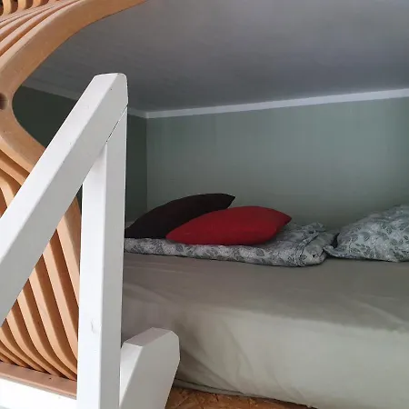 Freedom65 And Caravan Hostal Tallin