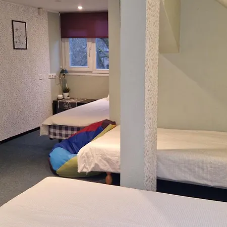 Hostal Freedom65 And Caravan