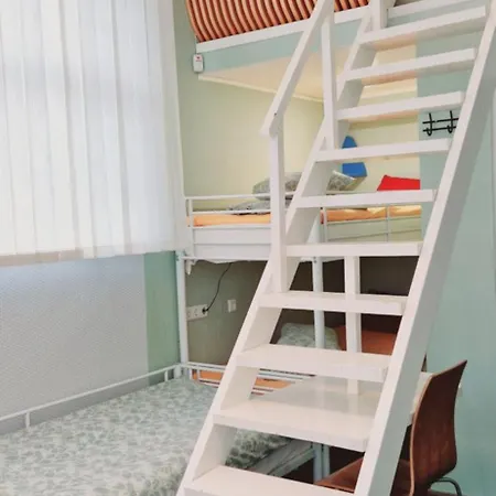 Ostello Freedom65 And Caravan Reval