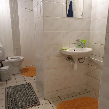 Vandrarhem Freedom65 And Caravan Tallinn