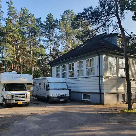 Freedom65 And Caravan Hostal Tallin