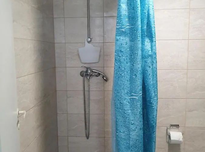 Freedom65 And Caravan Hostel