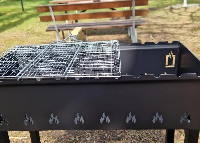 Freedom65 And Caravan Hostel *