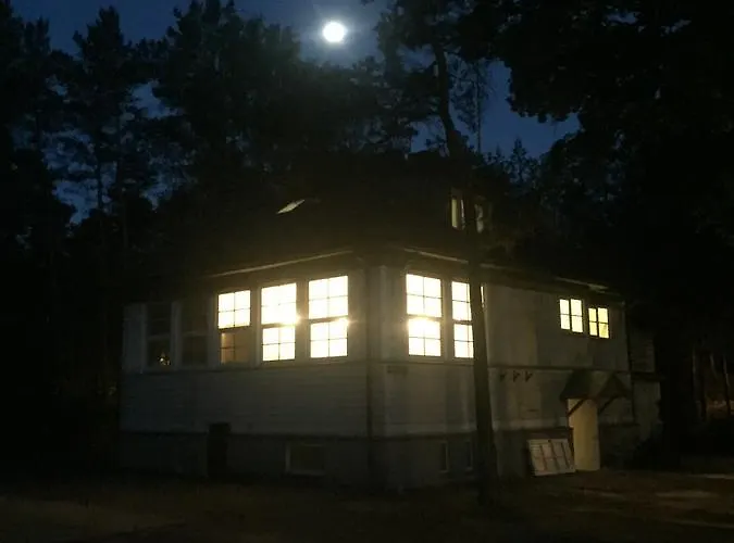 Freedom65 And Caravan Hostel *