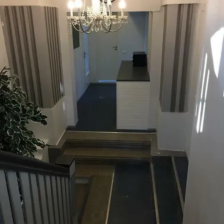 אכסניה Freedom65 And Caravan טאלין