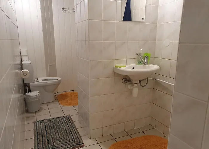 Hostel Freedom65 And Caravan Tallin