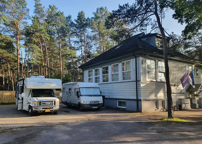 Freedom65 And Caravan Hostel Tallin